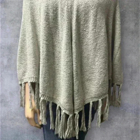NWOT Banana Republic Women’s Cotton Blend Poncho sweater with fringe M/L Petite - Picture 5 of 7